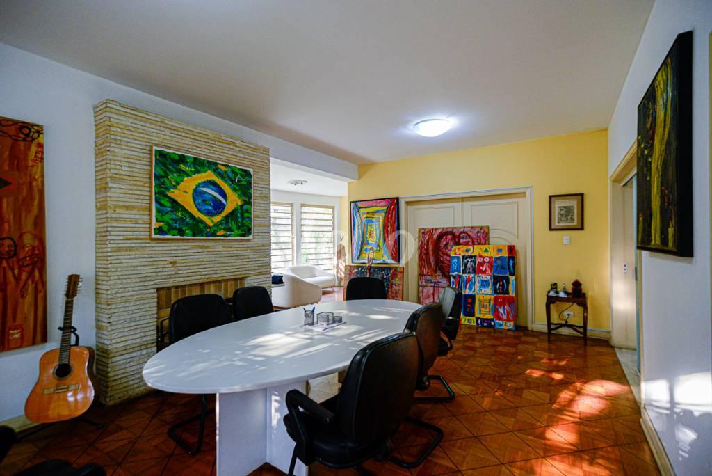 SALA de Casa à venda, sobrado com 384 m², 4 quartos e 4 vagas em Alto de Pinheiros - São Paulo