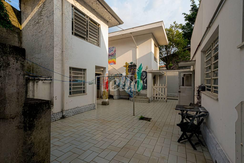 ÁREA EXTERNA de Casa à venda, sobrado com 384 m², 4 quartos e 4 vagas em Alto de Pinheiros - São Paulo
