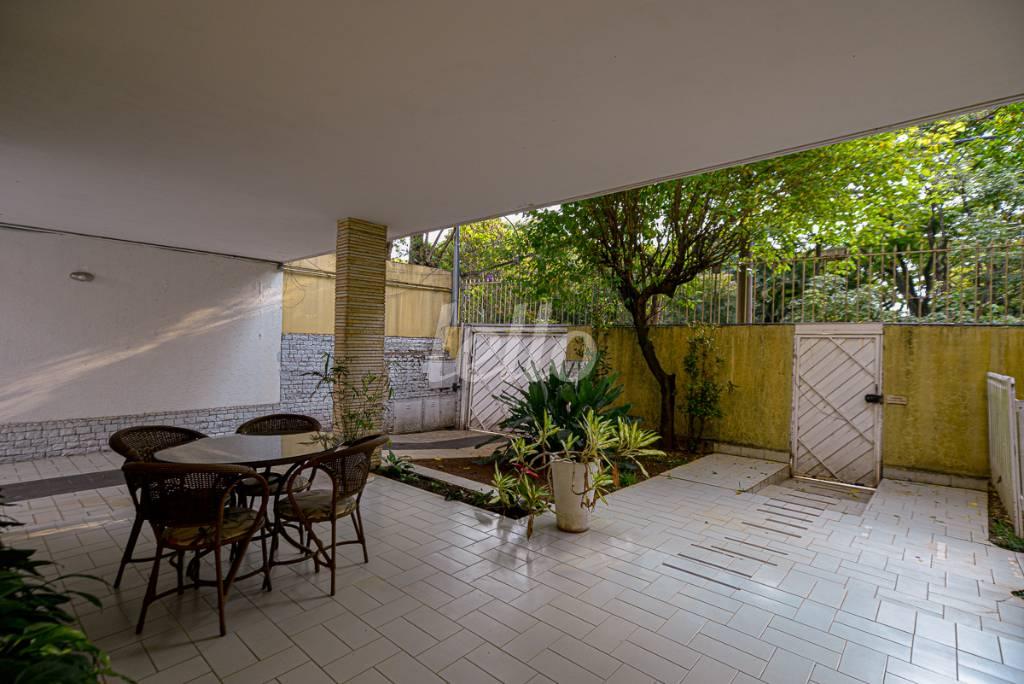 VARANDA de Casa à venda, sobrado com 384 m², 4 quartos e 4 vagas em Alto de Pinheiros - São Paulo