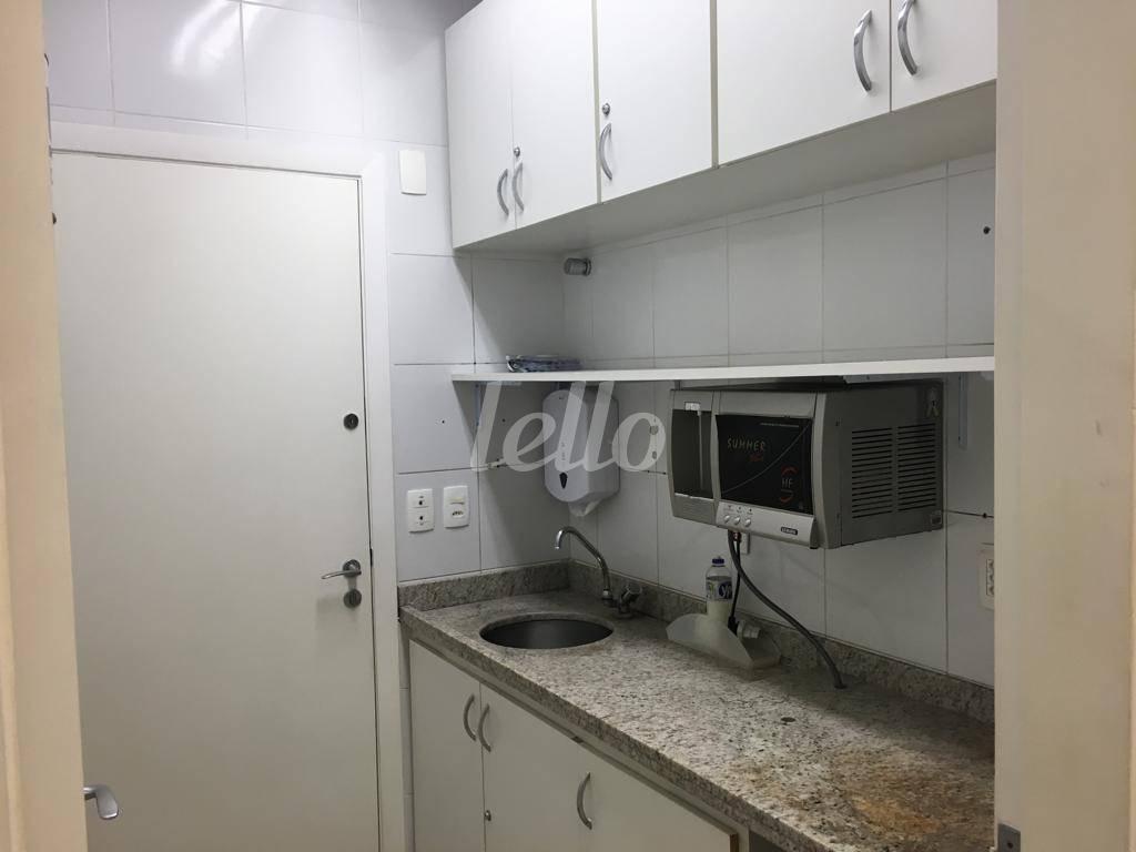 COPA de Sala / Conjunto para alugar, Padrão com 226 m², e 7 vagas em Vila Olímpia - São Paulo