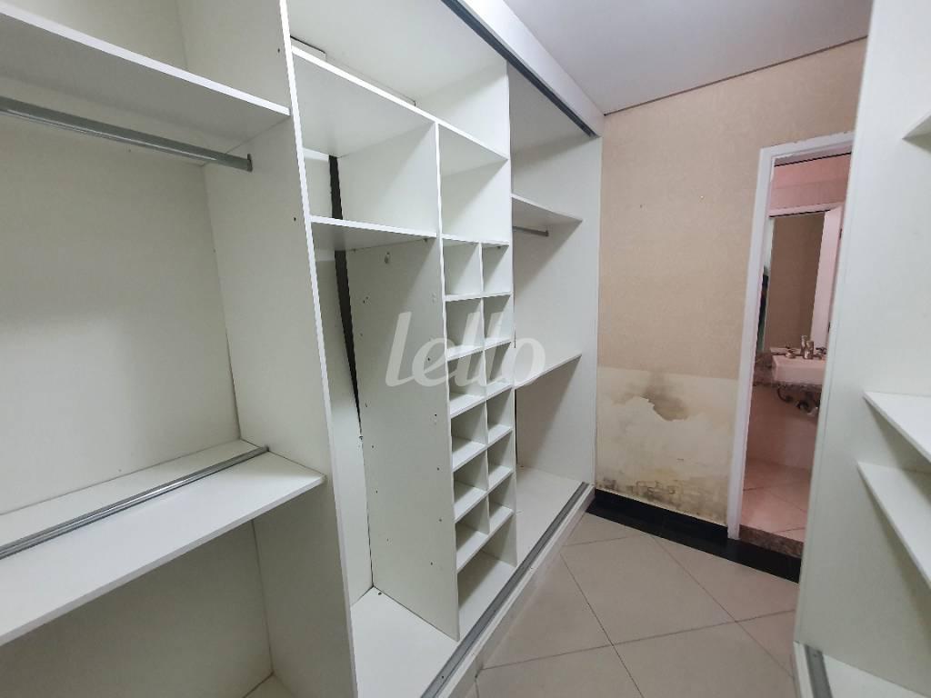 CLOSET de Apartamento à venda, Padrão com 220 m², 3 quartos e 2 vagas em Vila Gilda - Santo André