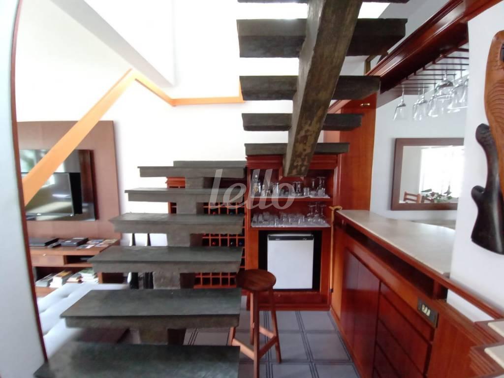 ESCADA E BARZINHO de Casa à venda, sobrado com 154 m², 4 quartos e 3 vagas em Vila Monte Alegre - São Paulo