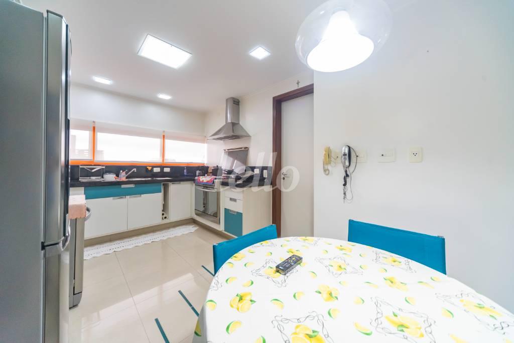 COZINHA de Apartamento à venda, cobertura - Padrão com 412 m², 4 quartos e 4 vagas em Jardim - Santo André