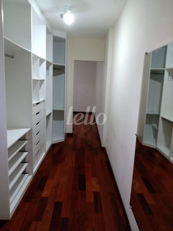 CLOSET de Casa à venda, sobrado com 290 m², 4 quartos e 6 vagas em Jardim Brasilândia - São Bernardo do Campo