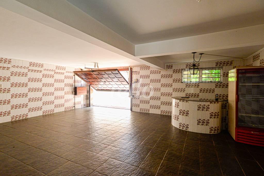 GARAGEM de Casa à venda, sobrado com 290 m², 2 quartos e 3 vagas em Jardim da Glória - São Paulo