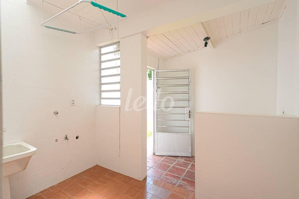 ÁREA DE SERVIÇO de Casa à venda, térrea com 120 m², 2 quartos e 3 vagas em Vila Pompeia - São Paulo