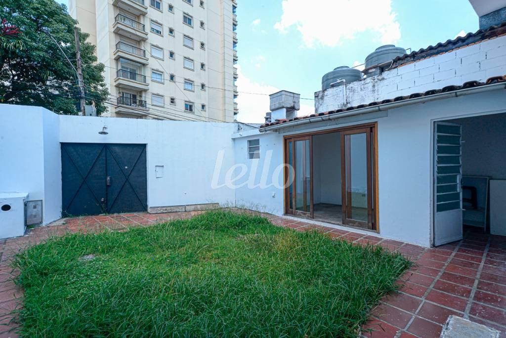 QUINTAL FUNDOS de Casa à venda, térrea com 120 m², 2 quartos e 3 vagas em Vila Pompeia - São Paulo