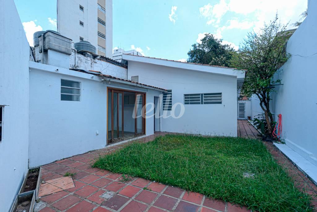 QUINTAL FUNDOS de Casa à venda, térrea com 120 m², 2 quartos e 3 vagas em Vila Pompeia - São Paulo