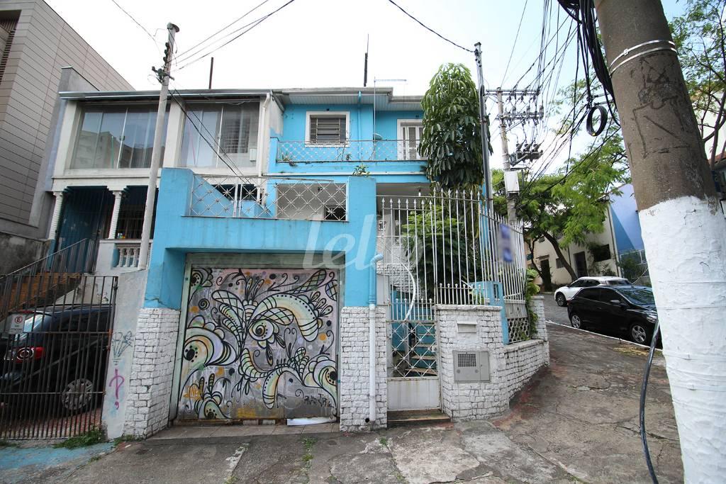 FACHADA de Casa para alugar, sobrado com 180 m², 3 quartos e 1 vaga em Vila Clementino - São Paulo