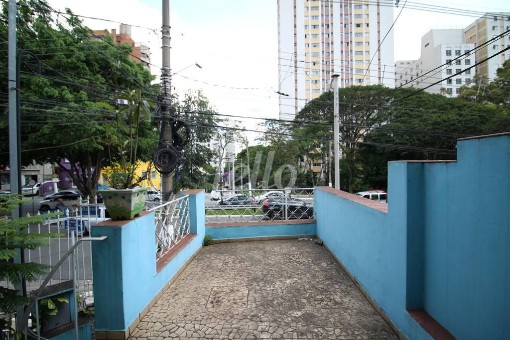 ÁREA EXTERNA de Casa para alugar, sobrado com 180 m², 3 quartos e 1 vaga em Vila Clementino - São Paulo
