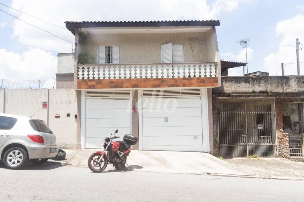 FACHADA de Casa para alugar, sobrado com 200 m², 2 quartos e 2 vagas em Vila Alpina - São Paulo