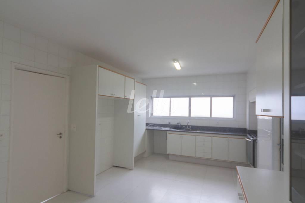 COZINHA de Apartamento para alugar, Padrão com 400 m², 4 quartos e 3 vagas em Jardim América - São Paulo