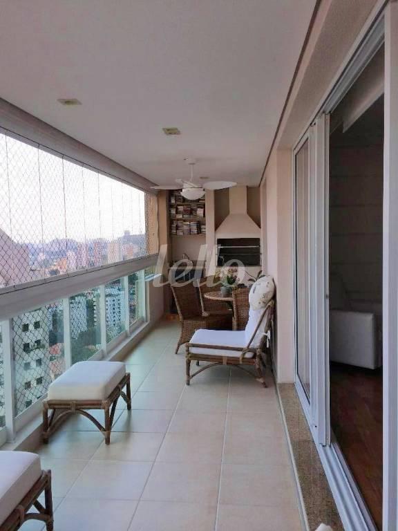 VARANDA GOURMET de Apartamento à venda, Padrão com 195 m², 4 quartos e 4 vagas em Sumarezinho - São Paulo