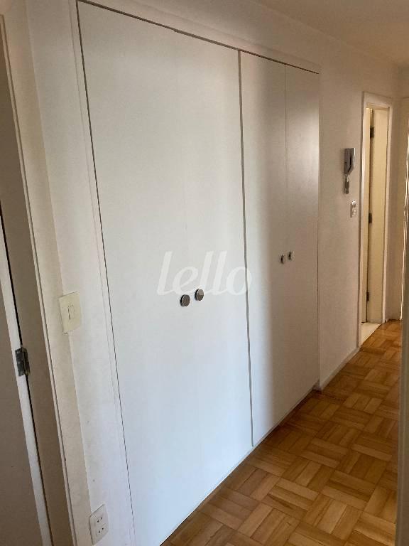 ARMARIOS de Apartamento à venda, Padrão com 130 m², 3 quartos e 1 vaga em Itaim Bibi - São Paulo
