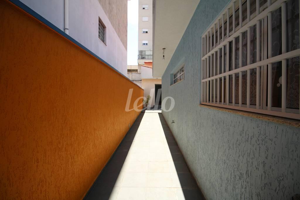 CORREDOR LATERAL de Casa para alugar, sobrado com 240 m², 3 quartos e 3 vagas em Tatuapé - São Paulo