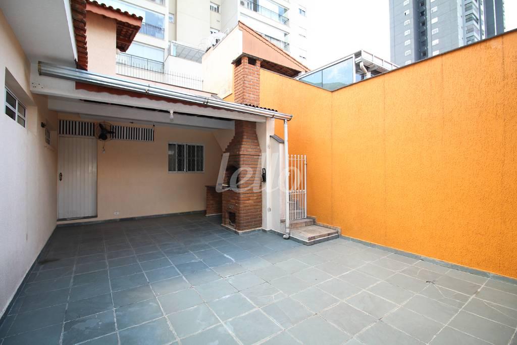 FUNDOS de Casa para alugar, sobrado com 240 m², 3 quartos e 3 vagas em Tatuapé - São Paulo