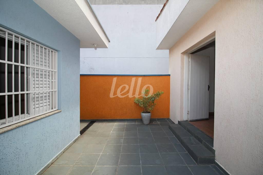 FUNDOS de Casa para alugar, sobrado com 240 m², 3 quartos e 3 vagas em Tatuapé - São Paulo