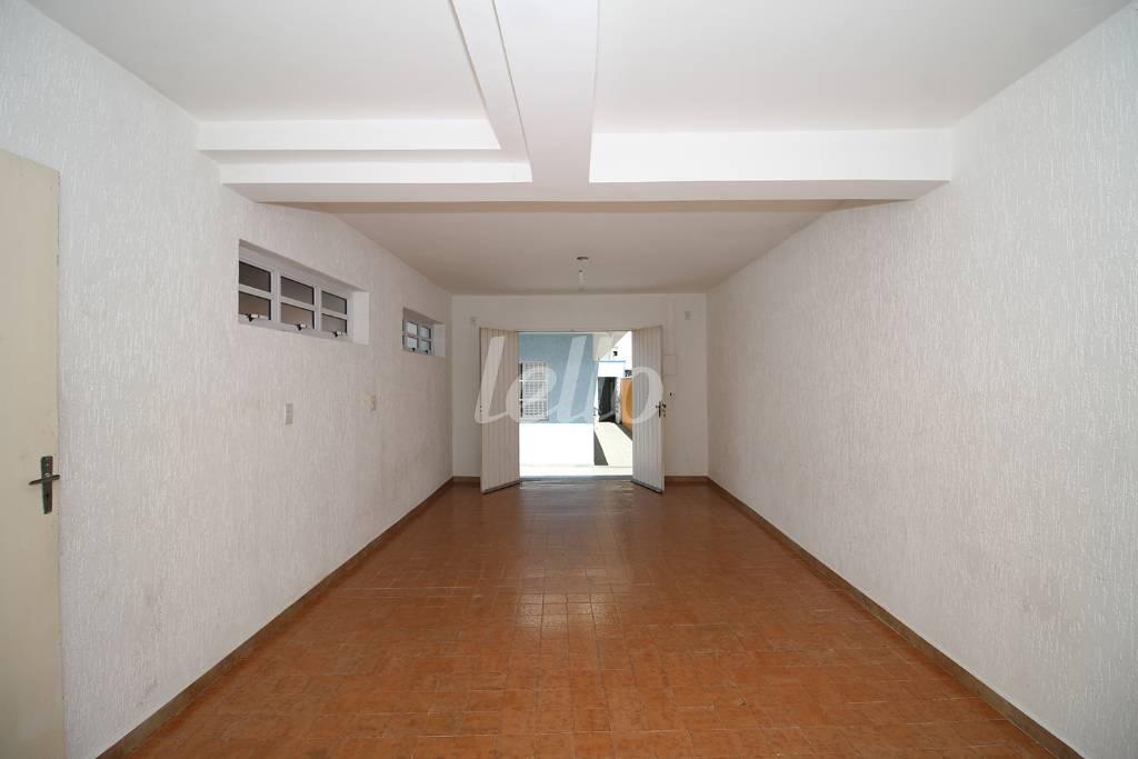 SALÃO FUNDOS de Casa para alugar, sobrado com 240 m², 3 quartos e 3 vagas em Tatuapé - São Paulo