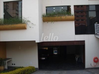 FACHADA de Casa para alugar, assobradada com 568 m², 4 quartos e 4 vagas em Campestre - Santo André