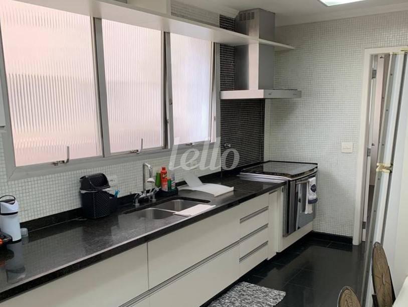 COZINHA de Apartamento para alugar, Padrão com 300 m², 4 quartos e 3 vagas em Paraíso - São Paulo