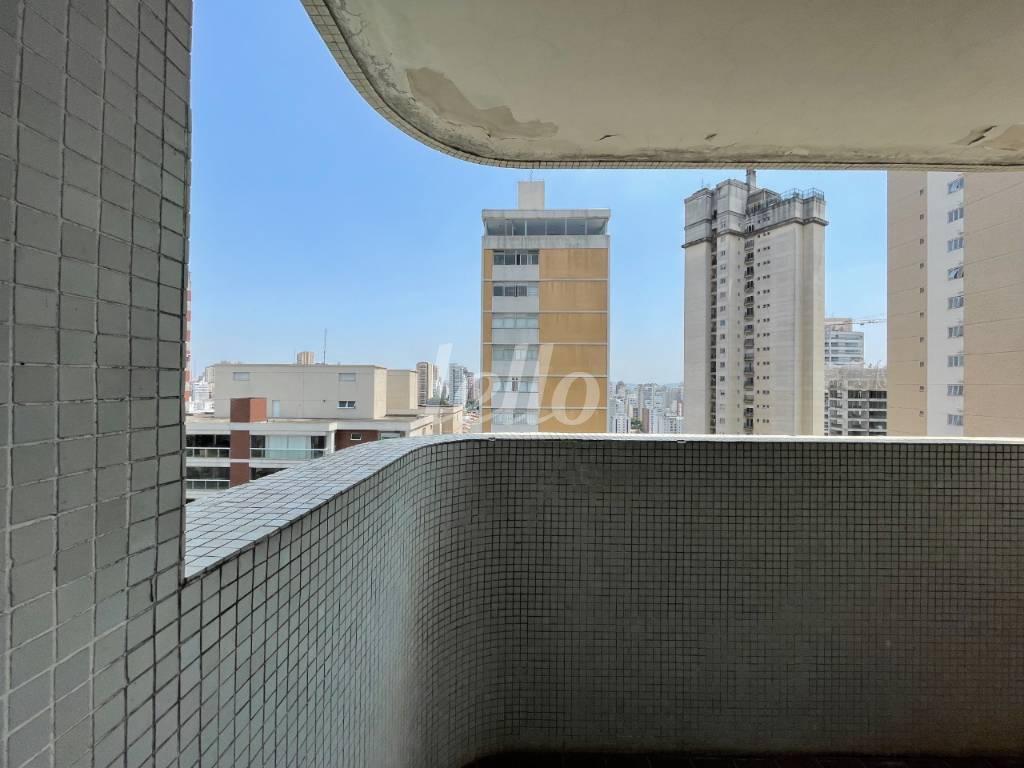 VARANDA de Apartamento à venda, Padrão com 220 m², 3 quartos e 2 vagas em Perdizes - São Paulo