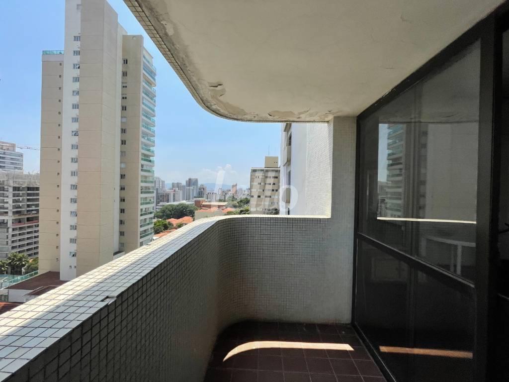 VARANDA de Apartamento à venda, Padrão com 220 m², 3 quartos e 2 vagas em Perdizes - São Paulo