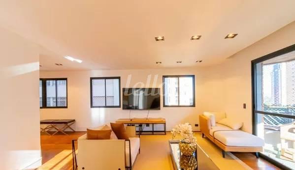 SALA DOIS AMBIENTES de Apartamento à venda, Padrão com 168 m², 3 quartos e 3 vagas em Vila Mariana - São Paulo