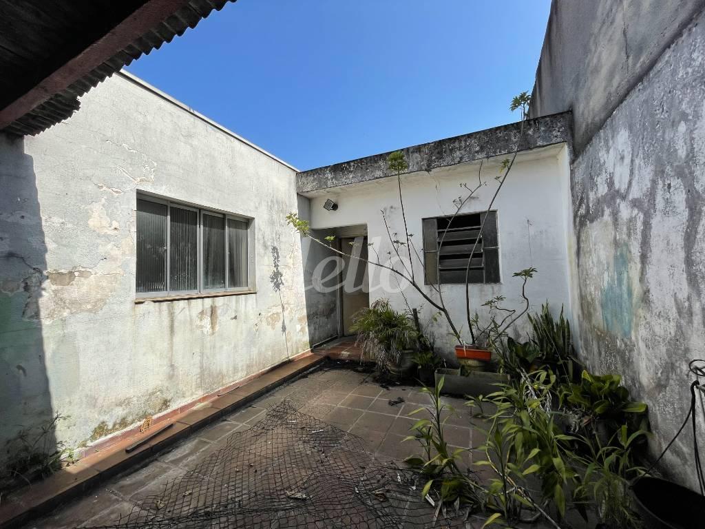 QUINTAL de Casa à venda, sobrado com 637 m², 2 quartos e 1 vaga em Vila Prudente - São Paulo
