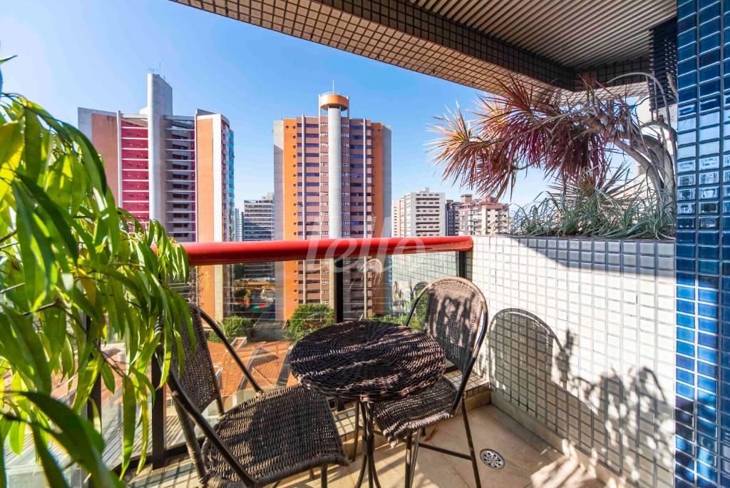 VARANDA DA SUÍTE 1 de Apartamento à venda, Padrão com 458 m², 4 quartos e 4 vagas em Jardim - Santo André