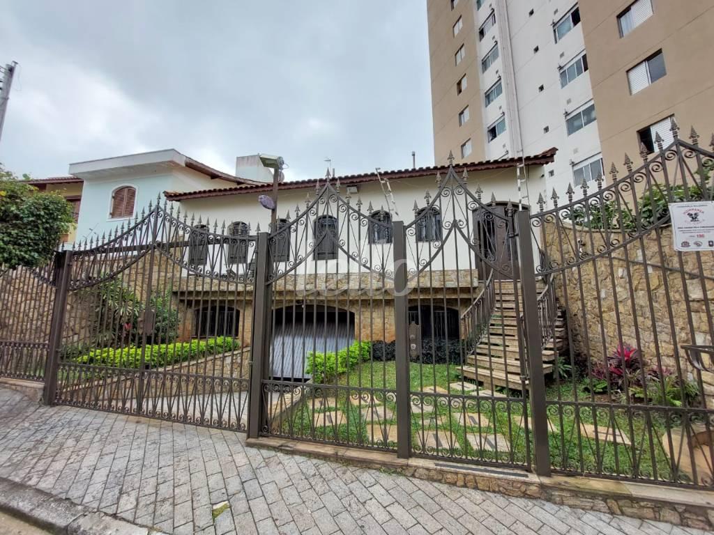 FACHADA de Casa à venda, sobrado com 230 m², 3 quartos e 5 vagas em Vila Mafra - São Paulo
