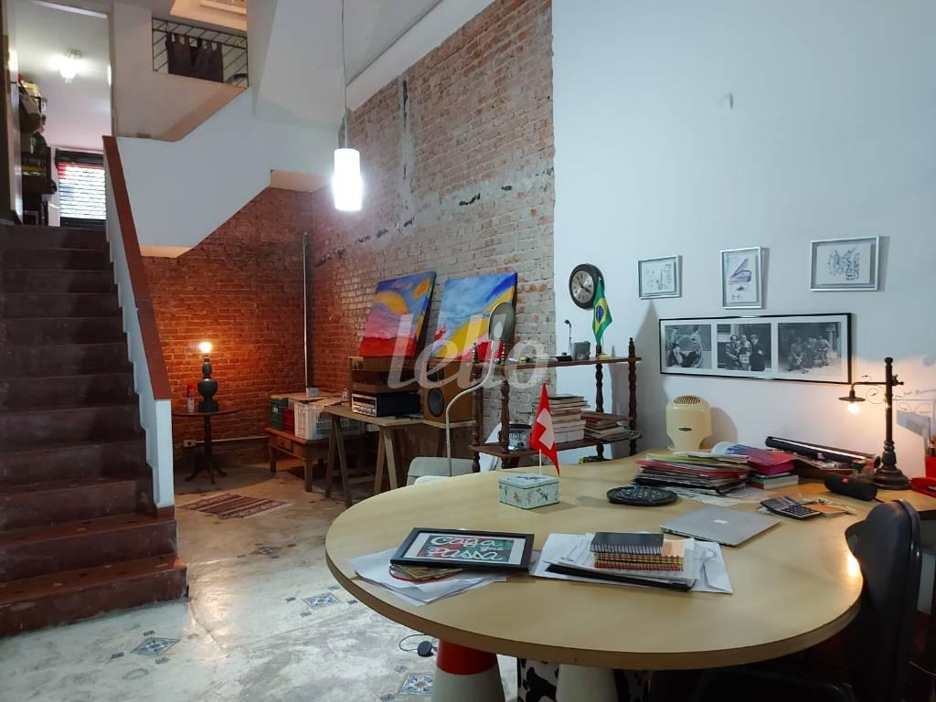 ESCRITÓRIO de Casa à venda, sobrado com 172 m², e 2 vagas em Vila Mariana - São Paulo