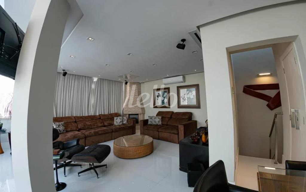 LIVING de Apartamento à venda, Triplex com 370 m², 4 quartos e 3 vagas em Indianópolis - São Paulo