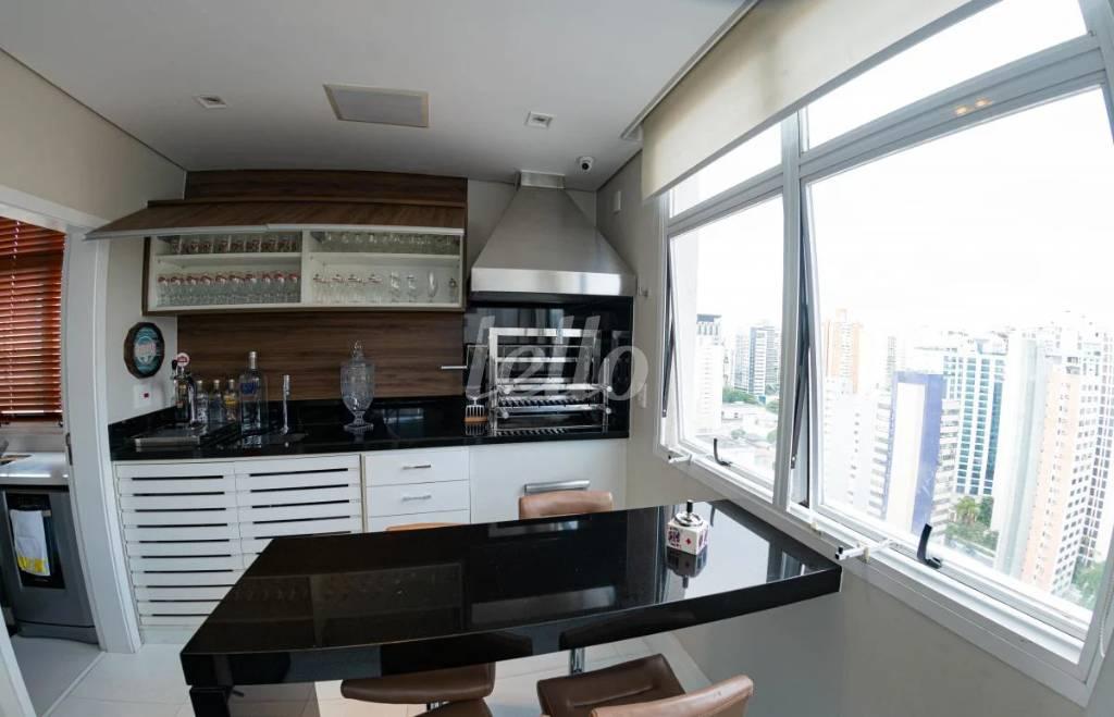 CHURRASQUEIRA de Apartamento à venda, Triplex com 370 m², 4 quartos e 3 vagas em Indianópolis - São Paulo