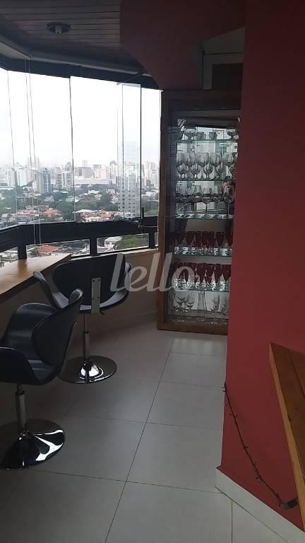 VARANDA de Apartamento à venda, cobertura - Padrão com 197 m², 3 quartos e 3 vagas em Campo Belo - São Paulo