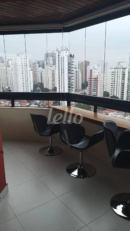 VARANDA de Apartamento à venda, cobertura - Padrão com 197 m², 3 quartos e 3 vagas em Campo Belo - São Paulo