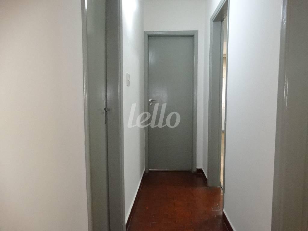 CORREDOR de Sala / Conjunto à venda, Padrão com 76 m², e em Centro - São Paulo