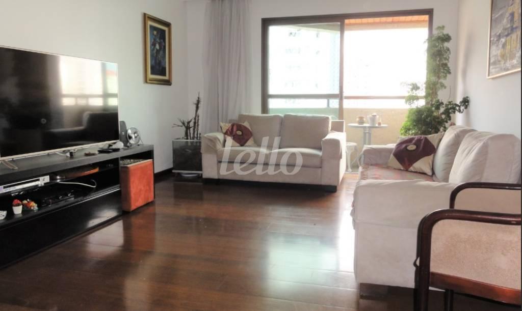 SALA de Apartamento à venda, Padrão com 133 m², 3 quartos e 2 vagas em Liberdade - São Paulo