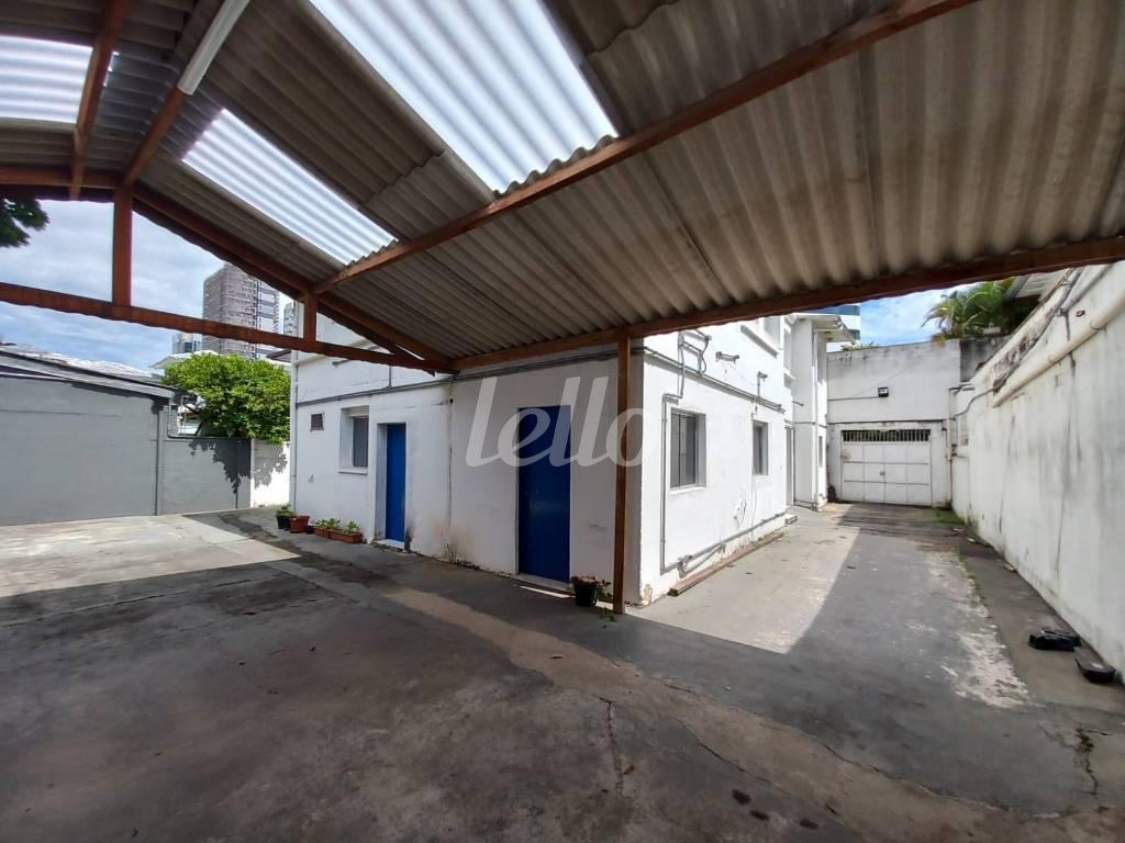 ENTRADA LATERAL de Casa para alugar, sobrado com 200 m², e 15 vagas em Pinheiros - São Paulo