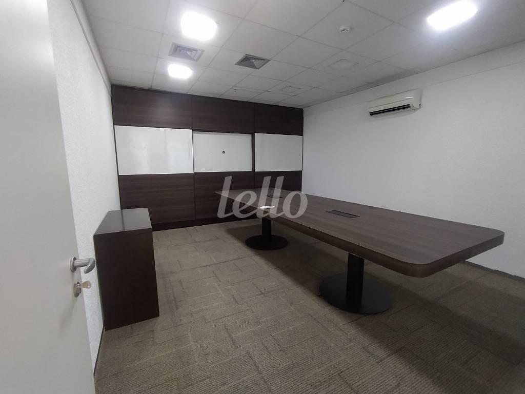 SALA 13 de Sala / Conjunto para alugar, Padrão com 588 m², e 7 vagas em Cidade Monções - São Paulo
