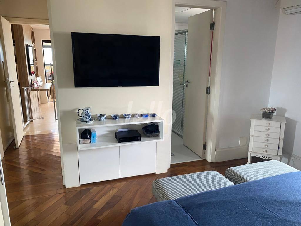 DORMITÓRIO UM de Apartamento à venda, Padrão com 253 m², 3 quartos e 3 vagas em Vila Pompeia - São Paulo