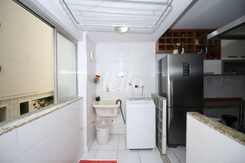 ÁREA DE SERVIÇO de Apartamento para alugar, Padrão com 100 m², 3 quartos e 1 vaga em Itaim Bibi - São Paulo