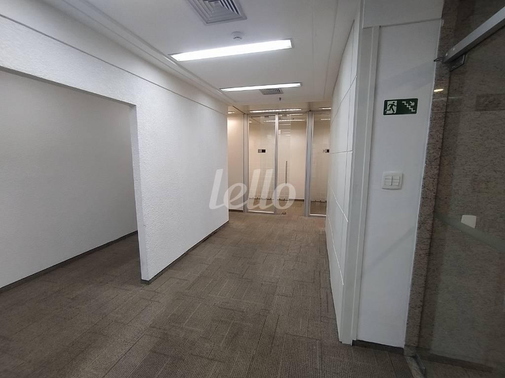 ENTRADA de Sala / Conjunto para alugar, Padrão com 297 m², e 7 vagas em Cidade Monções - São Paulo
