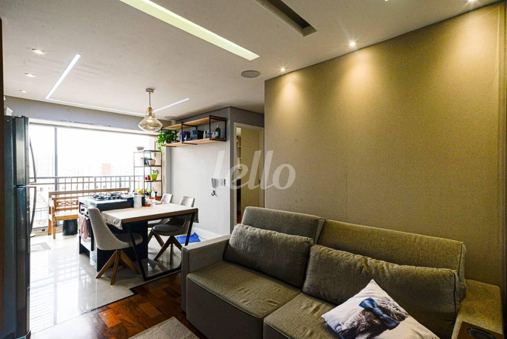SALA de Apartamento à venda, Padrão com 50 m², 2 quartos e 2 vagas em Jardim da Glória - São Paulo