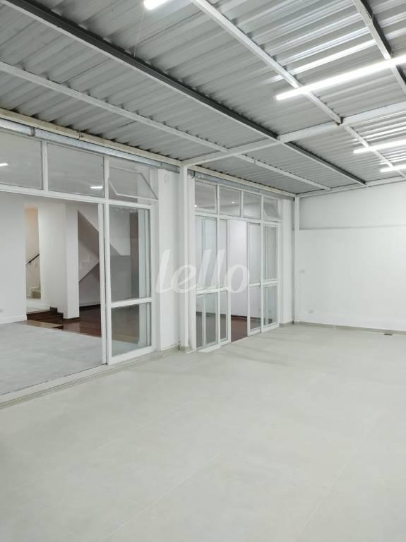 ENTRADA E GARAGEM de Casa para alugar, sobrado com 260 m², e 4 vagas em Vila São Francisco - São Paulo