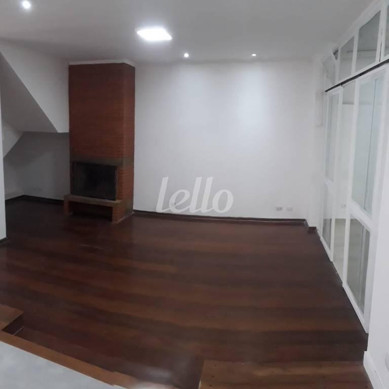 SALA  - TÉRREO de Casa para alugar, sobrado com 260 m², e 4 vagas em Vila São Francisco - São Paulo