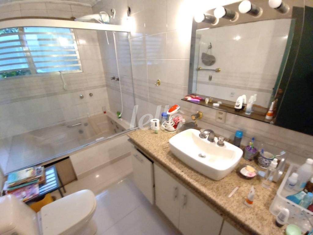 BANHEIRO SUÍTE de Casa para alugar, sobrado com 220 m², 3 quartos e 2 vagas em Vila Mariana - São Paulo