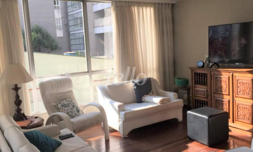SALA de Apartamento à venda, Padrão com 200 m², 4 quartos e 2 vagas em Jardim Paulista - São Paulo