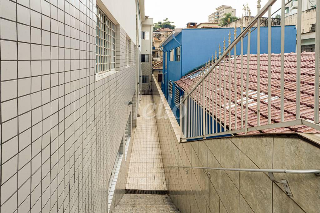CORREDOR de Casa à venda, sobrado com 600 m², 5 quartos e 6 vagas em Água Fria - São Paulo