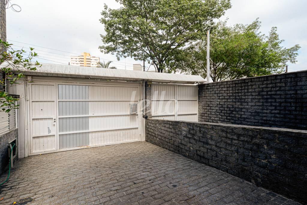 GARAGEM de Casa à venda, sobrado com 600 m², 5 quartos e 6 vagas em Água Fria - São Paulo