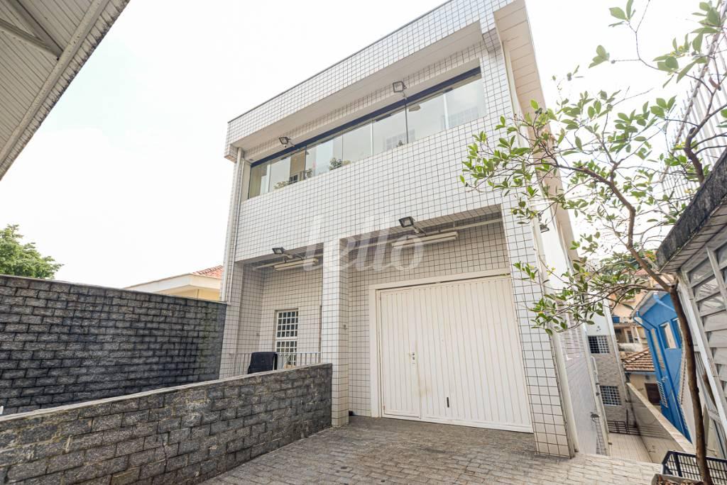 ENTRADA de Casa à venda, sobrado com 600 m², 5 quartos e 6 vagas em Água Fria - São Paulo